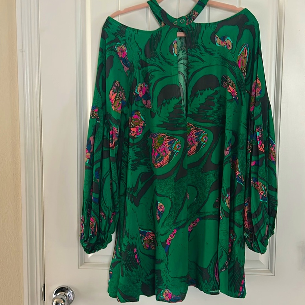 NWT Free People Drift Away Tunic
Color is Kelly Green - Picture 4 of 6